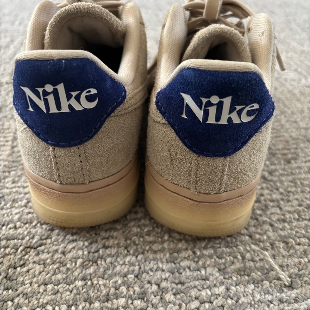 Nike AirForce 1 Sneakers Grain with Navy Nike heel